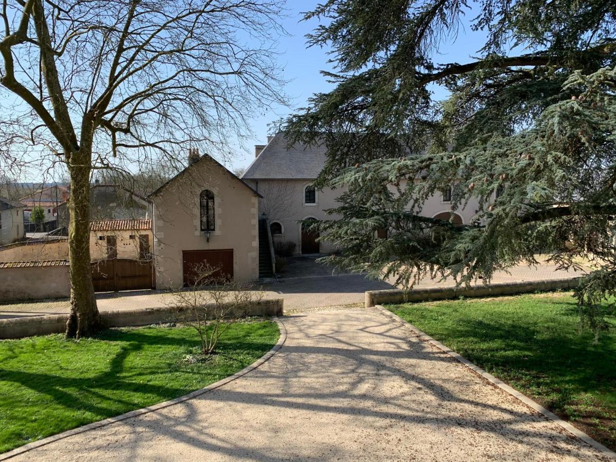 Château l'Hubertière, classé du tourisme 4 étoiles Bouresse Extérieur photo