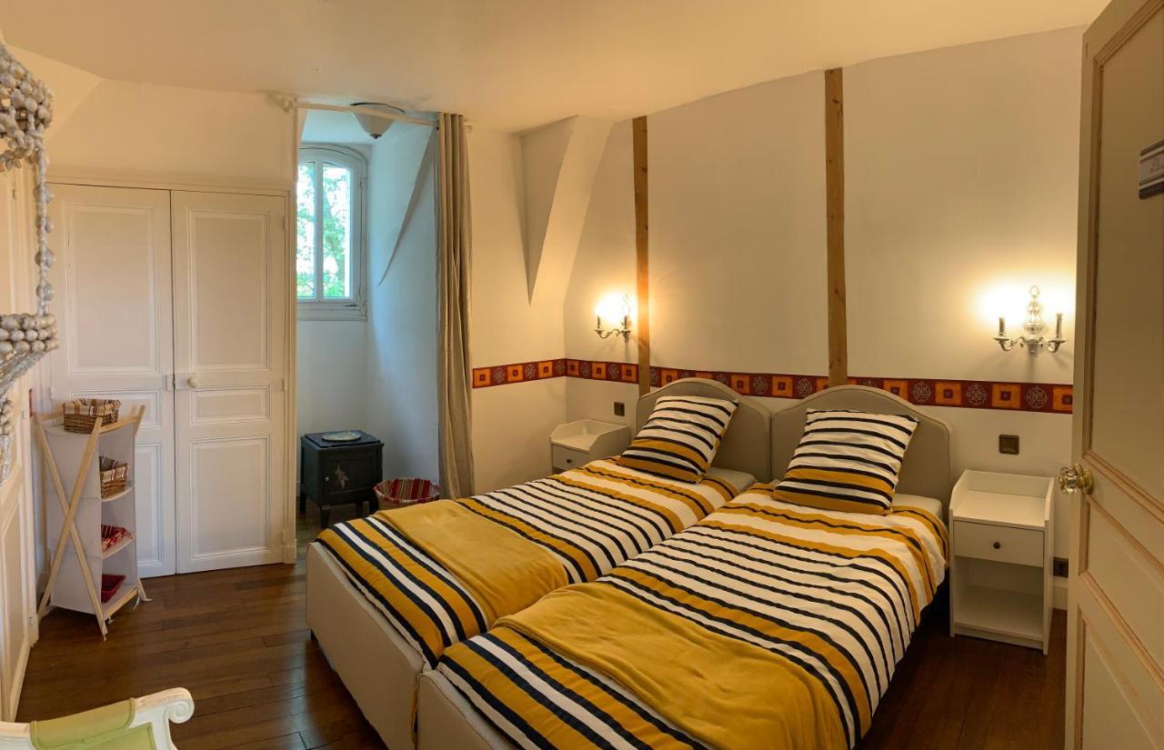 Château l'Hubertière, classé du tourisme 4 étoiles Bouresse Extérieur photo